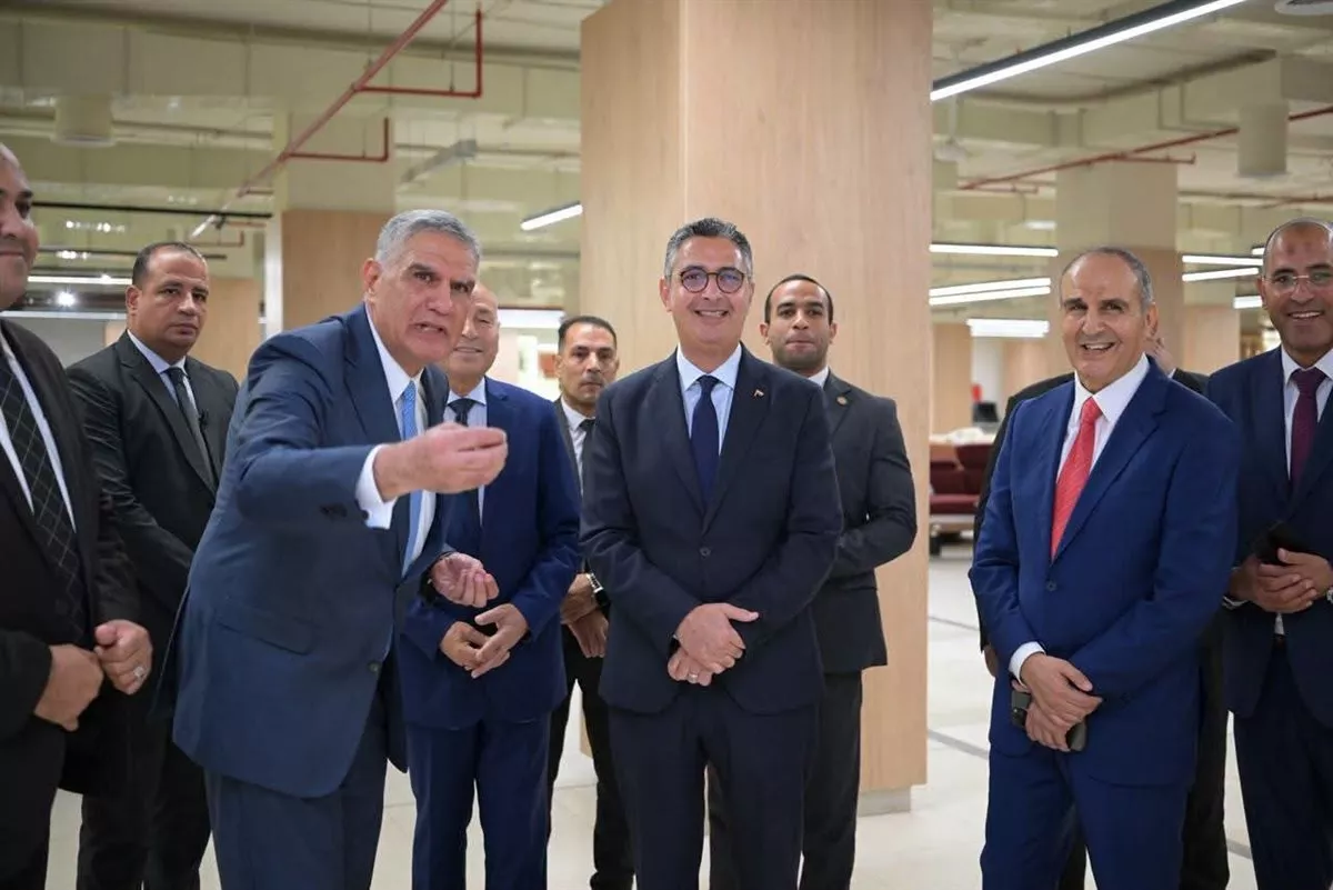 وزير التموين يفتتح مركزًا تجاريًا جديدًا بالقاهرة