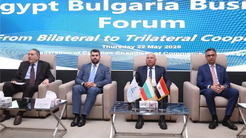وزير الصناعة يستعرض خطط تحويل مصر إلى مركز إقليمي رائد في الصناعة والنقل واللوجستيات وتجارة الترانزيت