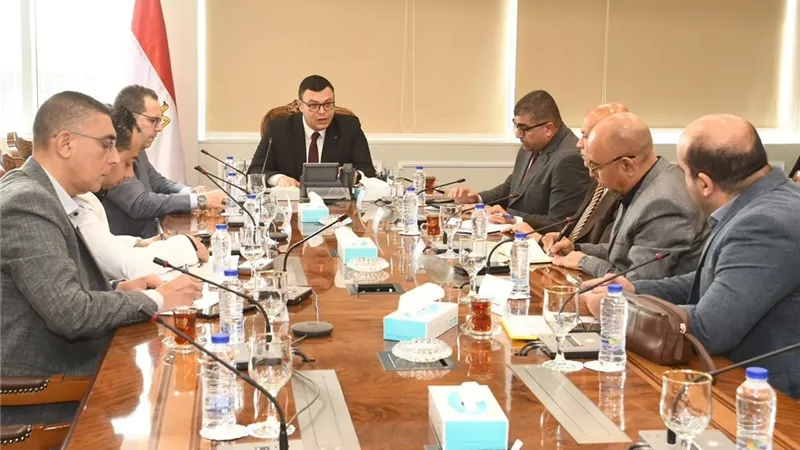 حزمة تكليفات من وزير الإسكان لتطوير الطرق الرئيسية وتنمية الحزام الأخضر بمدن غرب القاهرة