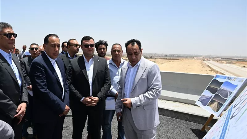رئيس الوزراء يتابع موقف المشروعات الجارية بمنطقة 
