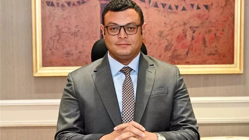وزير الإسكان يتابع موقف وحدات 