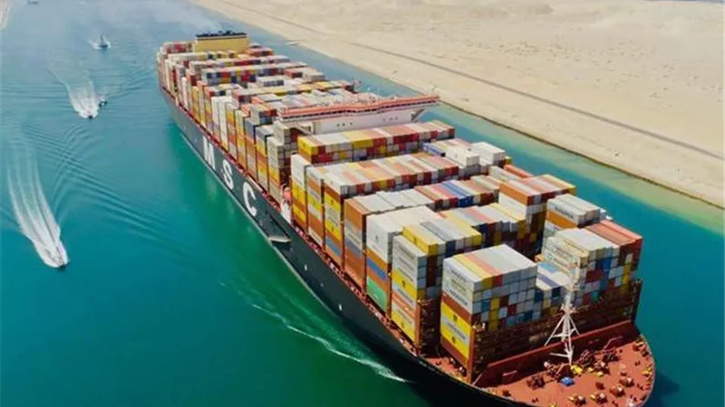 1.8 مليار فقط.. انخفاض تاريخي لإيرادات قناة السويس.. والمصريون بالخارج يعوضون الفجوة
