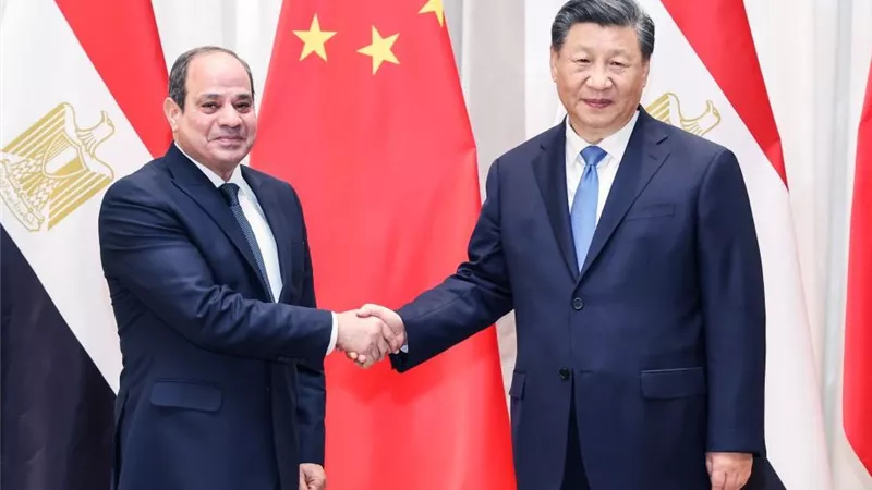 10 رهانات اقتصادية  في زيارة الرئيس الصيني لمصر.. القاهرة تتحرك بثقة نحو الشرق