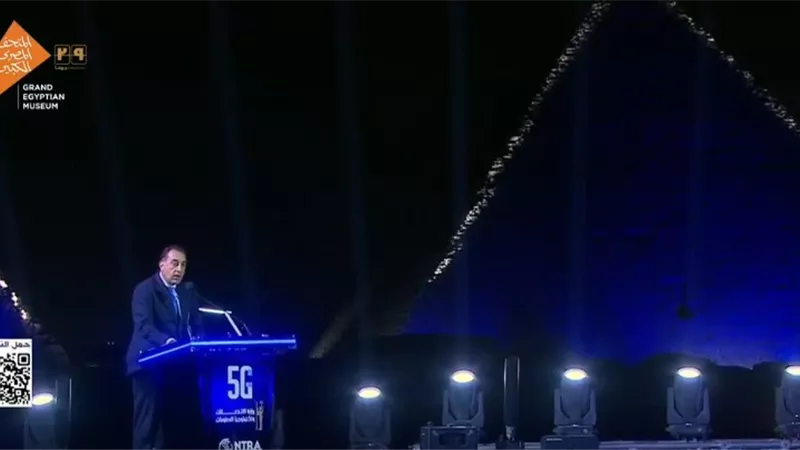 من سفح الأهرامات.. رئيس الوزراء يشهد إطلاق خدمات 5G رسميًا 