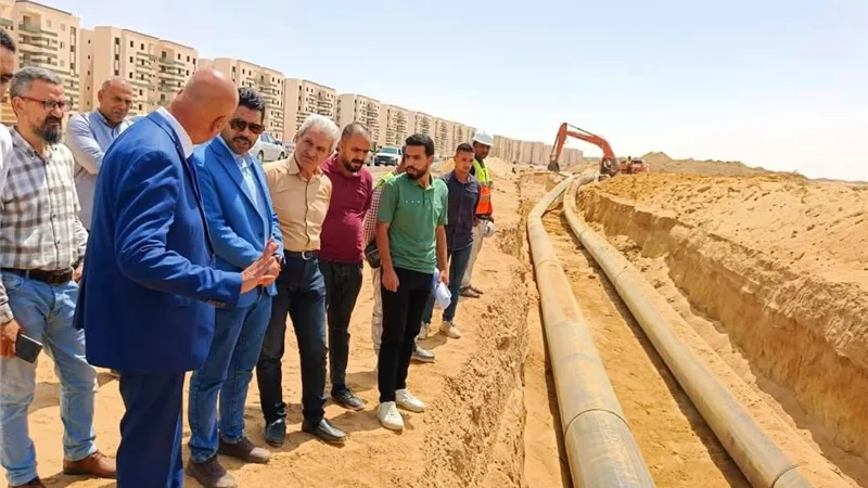 تنفيذ خطوط مياه شرب وصرف وشبكات ومحطة محولات كهرباء وطرق بالعبور الجديدة