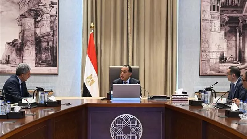 رئيس الوزراء يستعرض الفرص الاستثمارية بقطاعي السياحة والآثار