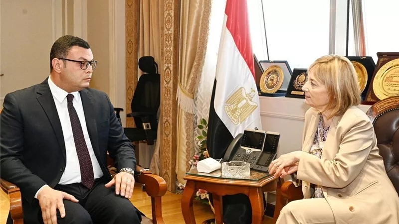 ‏وزير الإسكان يبحث مع نائبة رئيس بنك الاستثمار الأوروبي مجالات التعاون في مشروعات المياه والصرف