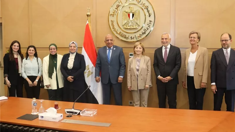 وزير الكهرباء يبحث مع وفدي بنك الاستثمار والاتحاد الأوروبيين دعم الشراكة وتعزيز التعاون