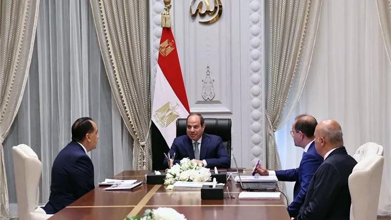 السيسي يوجه باتخاذ كل الاحتياطات المالية والسلعية بالتزامن مع التطورات الجارية وحالة التصعيد بالمنطقة