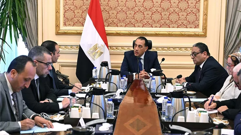 مدبولي: مخزون السلع آمن ومطمئن.. والجهاز المصرفي يوفر العملة الأجنبية للقطاعات الصناعية ومستلزمات الإنتاج