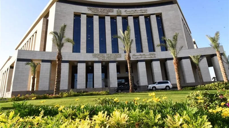 نائب وزير الإسكان يتابع تنفيذ مشروعات الصرف الصحي بالأقصر ببرنامج الصرف المتكامل