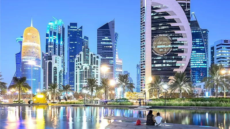 كيف نجحت قطر الصغيرة في بناء اقتصاد ينافس العمالقة؟