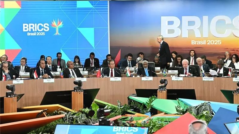 مدبولي يبحث مع رئيس جمهورية الأوروجواي تعزيز التبادل التجاري في الإنشاءات والصناعات الدوائية
