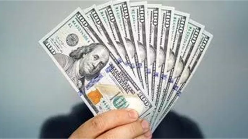 تحسن السيولة الأجنبية يدفع الجنيه للصعود.. وخبراء يتوقعون مزيدًا من التراجع للدولار