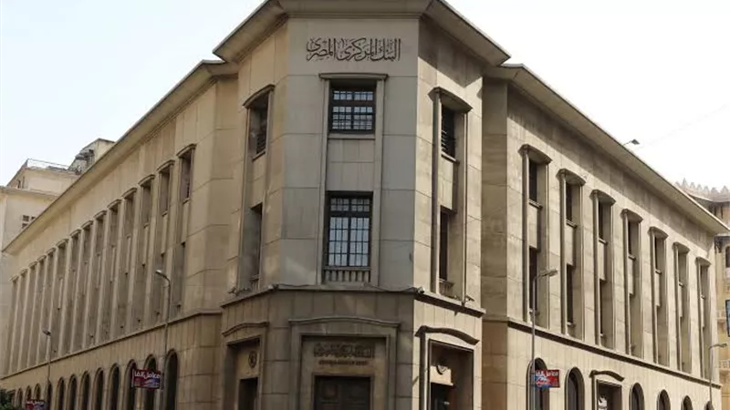 تثبيت الفائدة أقرب السيناريوهات.. خبراء يرسمان ملامح قرار المركزي المصري المقبل