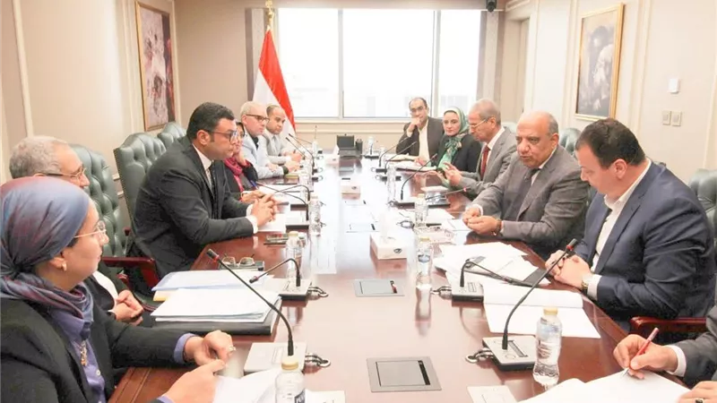 وزيرا الكهرباء والإسكان يبحثان خطة عمل استخدامات الطاقة المتجددة