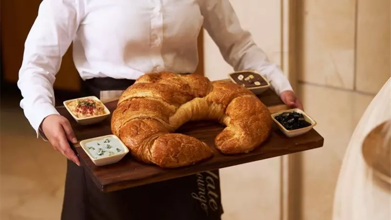 الكرواسون في خطر.. أزمة الزبدة تهدد أيقونة المعجنات العالمية