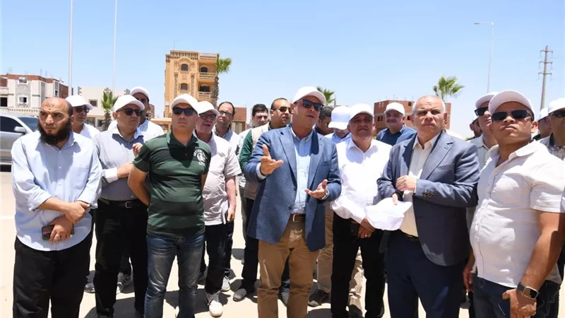وزير الإسكان يتفقد وحدات الإسكان الأخضر بمبادرة 