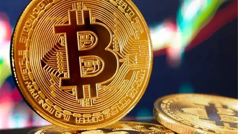 البيتكوين يتجاوز 122 ألف دولار لأول مرة في تاريخه.. هل بدأ موسم الانفجار؟