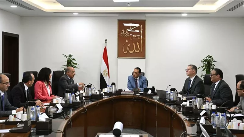رئيس الوزراء يتابع جهود تأمين الوقود اللازم لمحطات الكهرباء