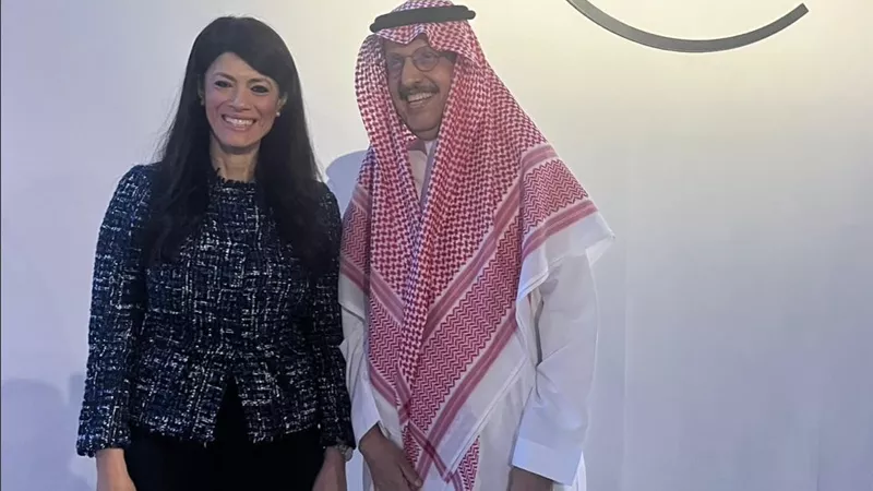 المشاط تبحث تطور استثمارات شركة 
