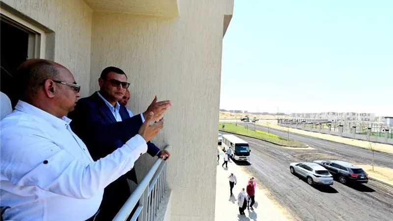 وزير الإسكان يتفقد وحدات المبادرة الرئاسية 
