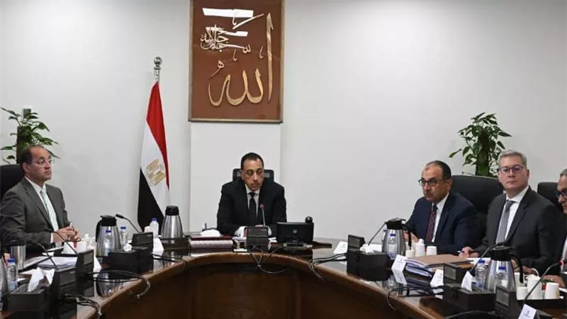 رئيس الوزراء يُتابع موقف تنفيذ برنامج الطروحات الحكومية