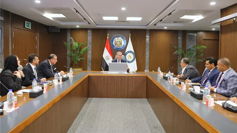  كريم بدوي يؤكد أهمية لقاءات الحوار المجتمعي لطرح الحقائق بقطاع البترول والغاز 
