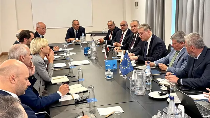 وزير البترول يتابع مع وزير الطاقة القبرصي أعمال مشروع تنمية حقل 
