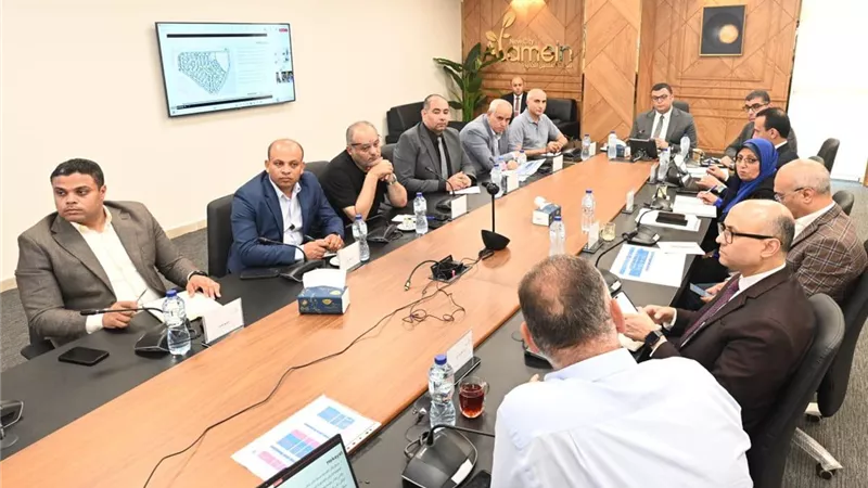 وزير الإسكان يتابع مبيعات المشروعات بالمدن الجديدة مع 