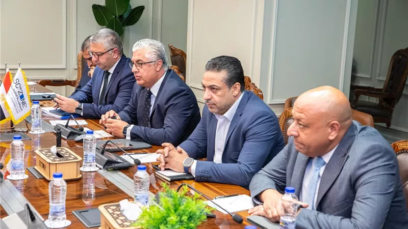 رئيس اقتصادية قناة السويس يستقبل وفدًا صينيًا يضم رؤساء شركات صناعية كبرى