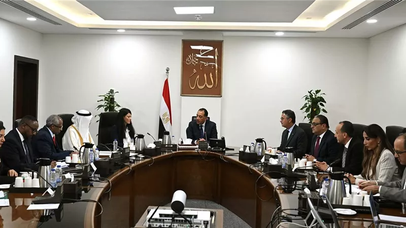 رئيس الوزراء يجتمع مع الرئيس التنفيذي للمؤسسة الدولية الإسلامية لتمويل التجارة