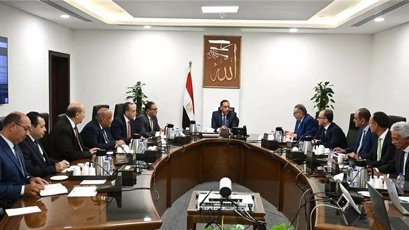 توافق بين الحكومة والتجار والصناع على مبادرة لخفض أسعار السلع المختلفة
