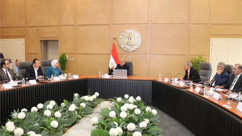 وزير الكهرباء يجتمع برؤساء شركات الإنتاج والنقل والتوزيع