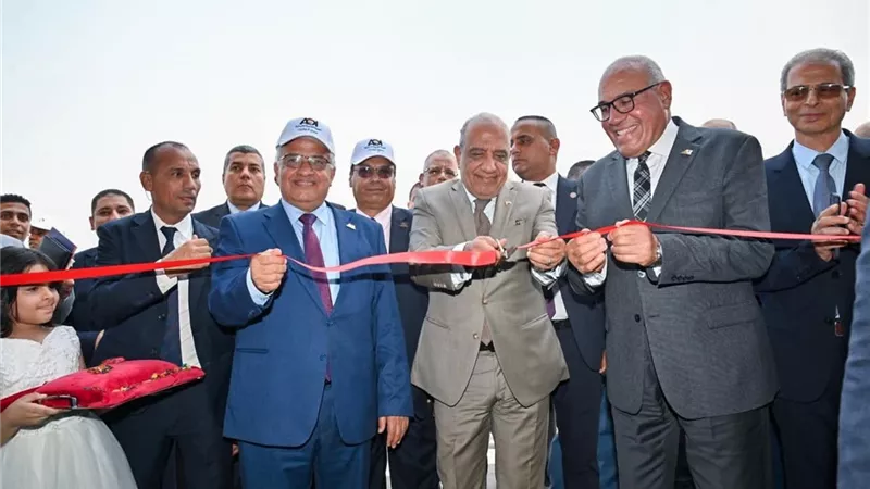رئيس الهيئة العربية للتصنيع ووزير الكهرباء يشهدان افتتاح خط أبراج الجهد العالي