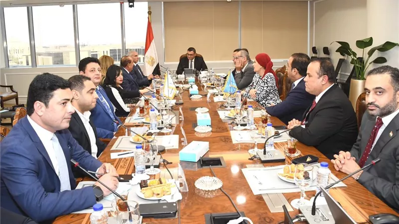 وزير الإسكان يلتقي وفدا من الجالية المصرية في الولايات المتحدة الأمريكية