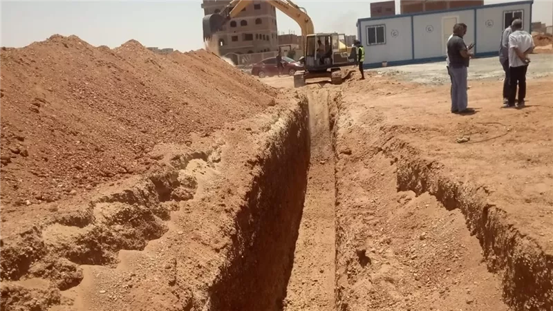 رئيس جهاز الشروق يتفقد مشروع تغذية المياه بعددٍ من المجاورات بمنطقة الرابية