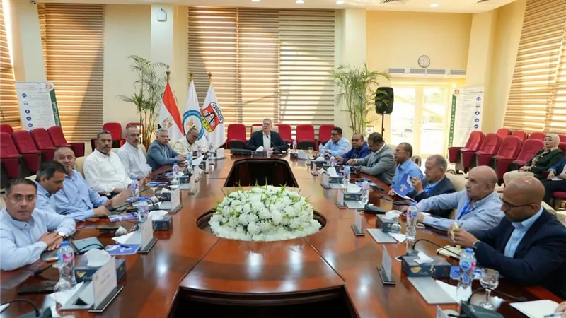 وزير البترول والثروة المعدنية يتابع توسعات ميناء الحمراء البترولي بالعلمين