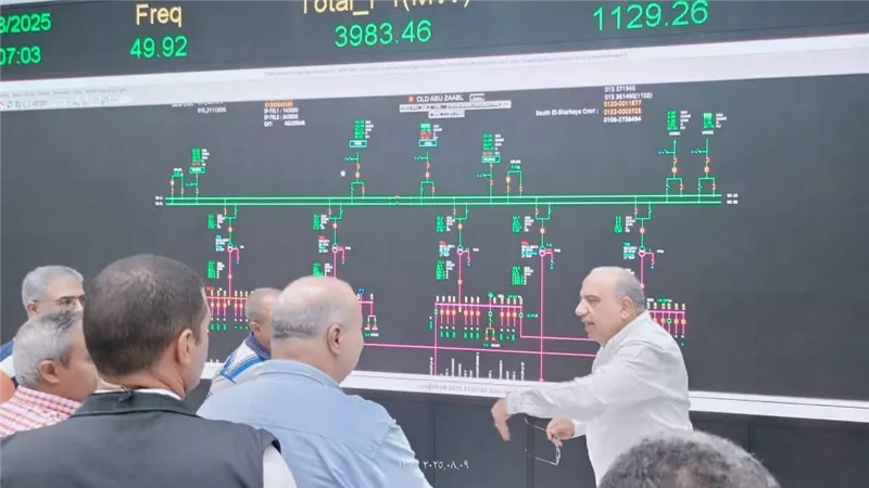 وزير الكهرباء يتابع استقرار الشبكة وجودة التغذية ويراجع زيادة الطلب على الطاقة