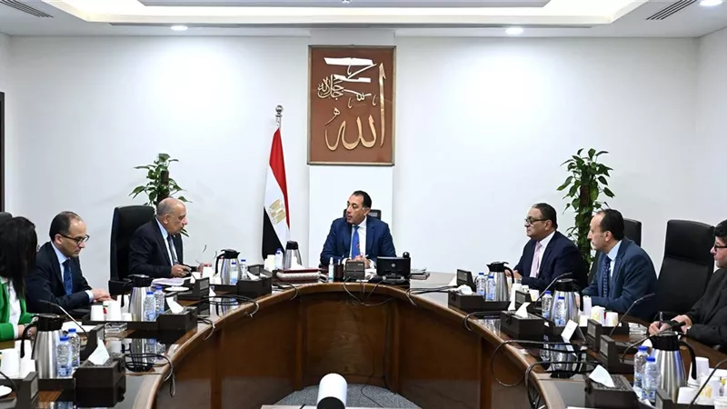رئيس الوزراء يتابع جهود لجنة إدارة الدين العام الخارجي وتنظيم الاقتراض