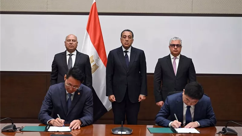 رئيس الوزراء يوقع إنشاء مصنع 