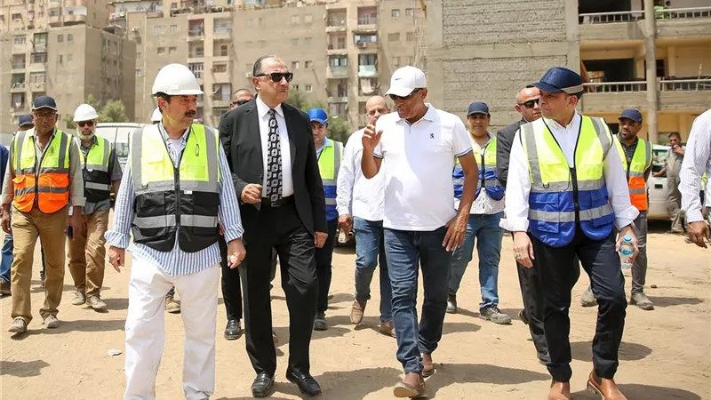 وزير قطاع الأعمال يتابع إنشاء مجمع مدارس بالجيزة قبل العام الدراسي الجديد