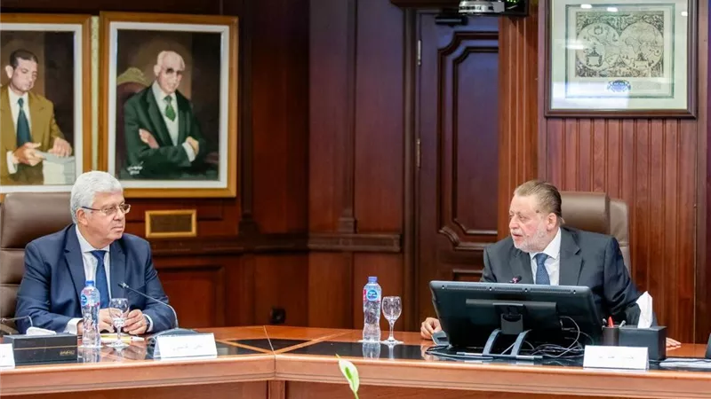 محافظ البنك المركزي ووزير التعليم العالي يشهدان توقيع اتفاقيتي شراكة بين المعهد المصرفي وجامعتي القاهرة وسوهاج
