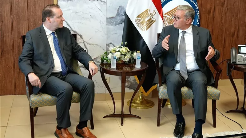  وزير البترول يبحث مع شركة أنرجوس العالمية التعاون القائم في سفن التغييز