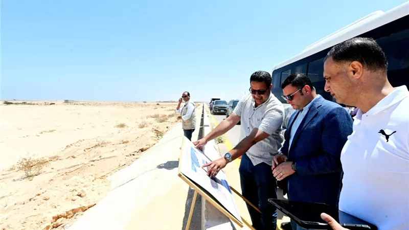 وزير الإسكان يتفقد مشروعات شمس الحكمة ويتابع تنمية غرب رأس الحكمة