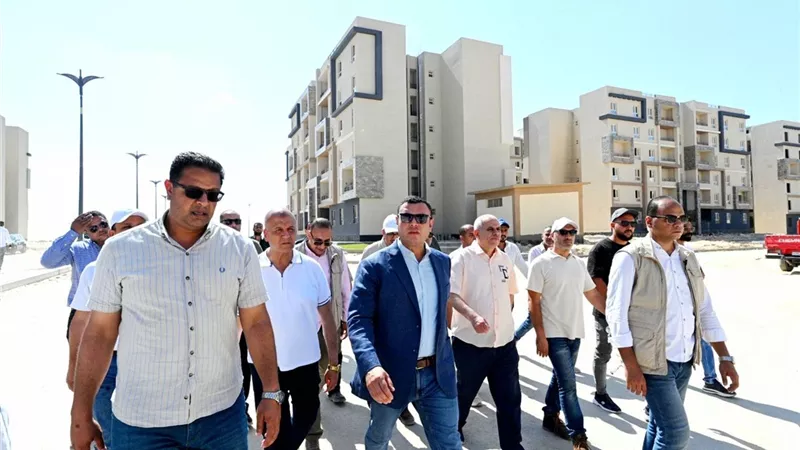 وزير الإسكان يتفقد مشروع 
