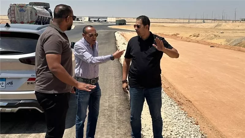رئيس جهاز مدينة سفنكس الجديدة يتفقد مشروعات الطرق والمرافق 