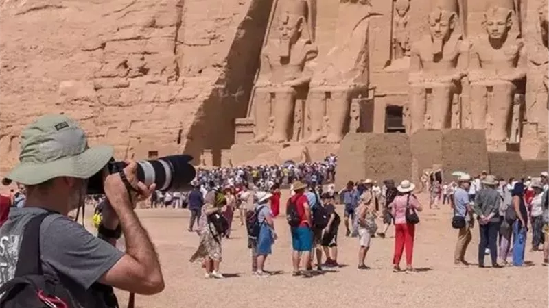 موسم الصيف مولع.. طفرة غير مسبوقة بعدد السياح في مصر وإشغال الفنادق يتخطي 80%