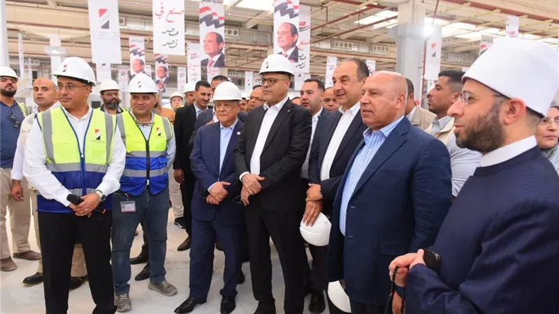 وزير الصناعة ووزراء قطاع الأعمال والعمل والأوقاف يتفقدون مصانع شركة النصر للسيارات
