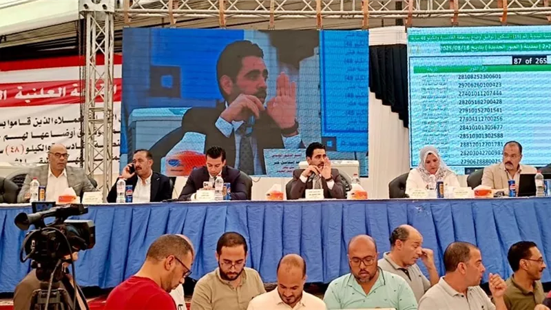 وزير الإسكان: الانتهاء من القرعة 16 لتوفيق أوضاع المواطنين بالعبور الجديدة